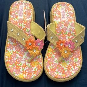 New with tags ! Gymboree spring Flower sandals big girl size 2 (9” L)